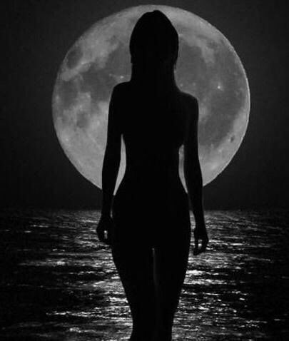 debbiemc1547's tweet photo. As darkness shields 
Her naked body 
The moon gazed 
On her midnight https://t.co/v3mGFKOK5b
