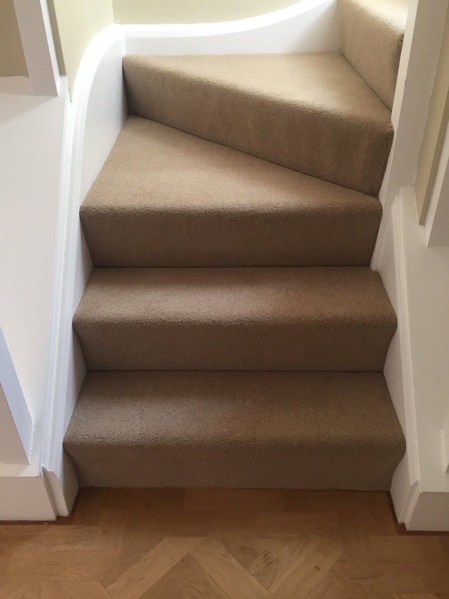Alphuvx_DeeX's tweet photo. Wool twist from @GreendaleCarpet Portland twist looks fab fitted by our own @thenicf masterfitters 👍 https://t.co/CTLsVLCzV4