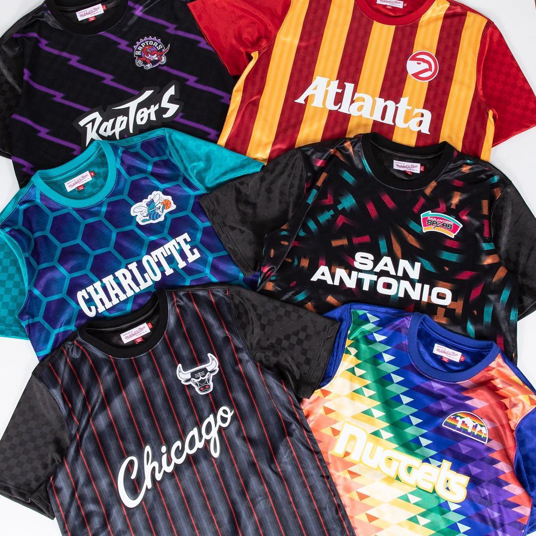 Mitchell &amp; Ness crea colección única de camisetas de fútbol inspiradas en la NBA. 

INFO:  bit.ly/2KknY5a 🏀 ❤️ ⚽