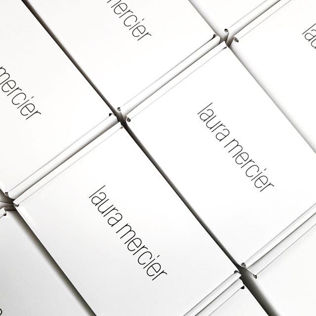 Influenster's tweet photo. ✨ The @lauramercier VoxBox is headed your way with this lightweight, illuminating beauty collection. 💝 From tinted moisturizer to high-pearl highlighter, we're giving YOU the tools to look effortless all summer long. ☀️ Who's ready to try the #NoMakeupLook? 🙋 #LauraMercier https://t.co/tPwKd6WWan