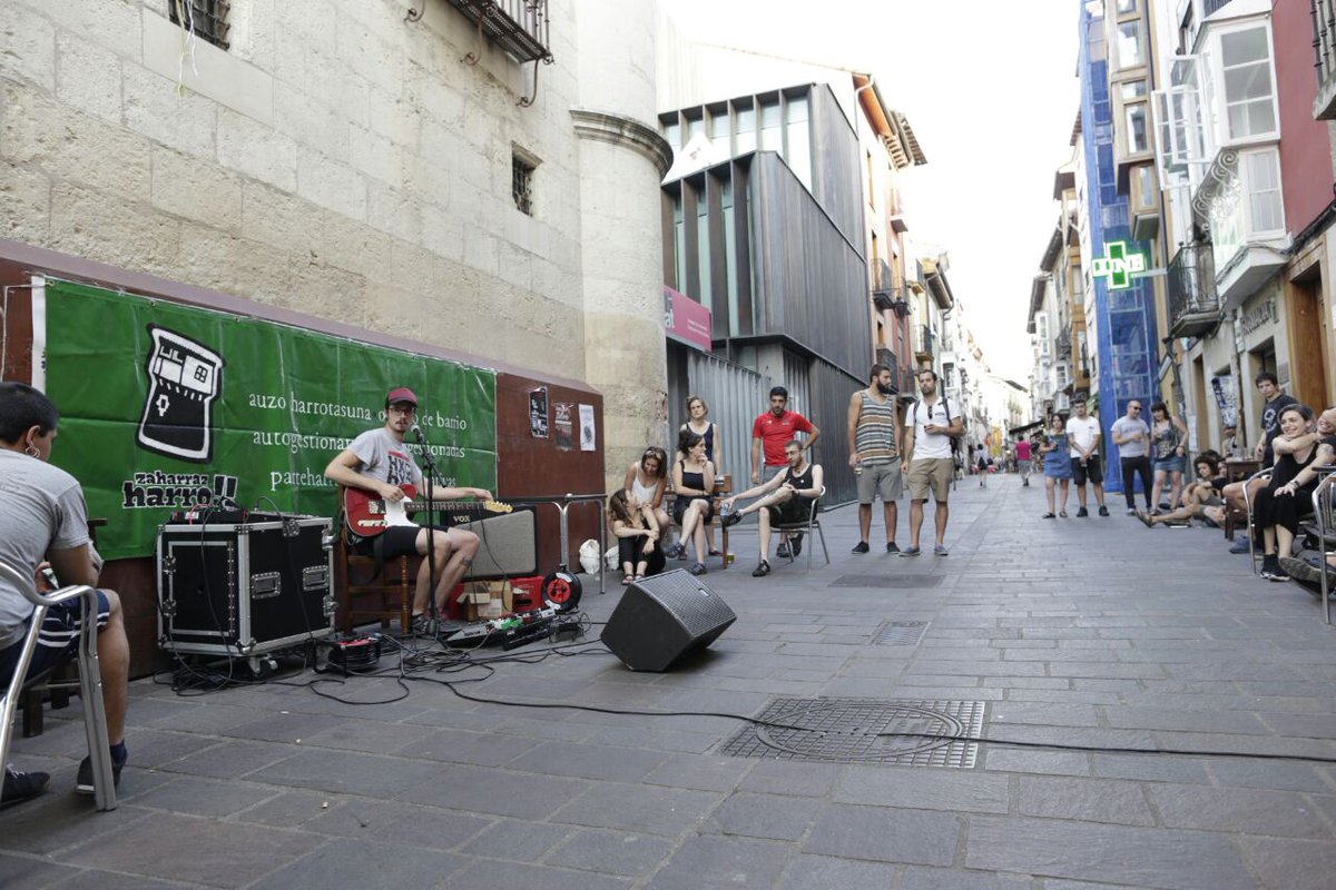 El Arrabal zuzenean <a href="/GarraxiTaberna/">Garraxi Taberna</a>