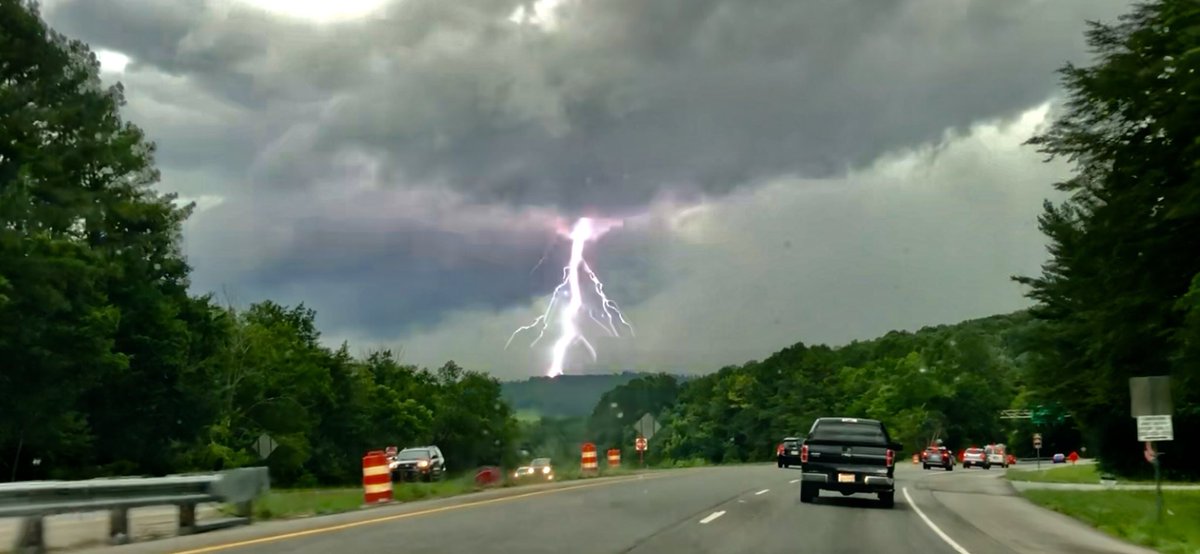 Oak Ridge seeing crazy lightning right now! @WBIRWeather @wbir #phoneMount