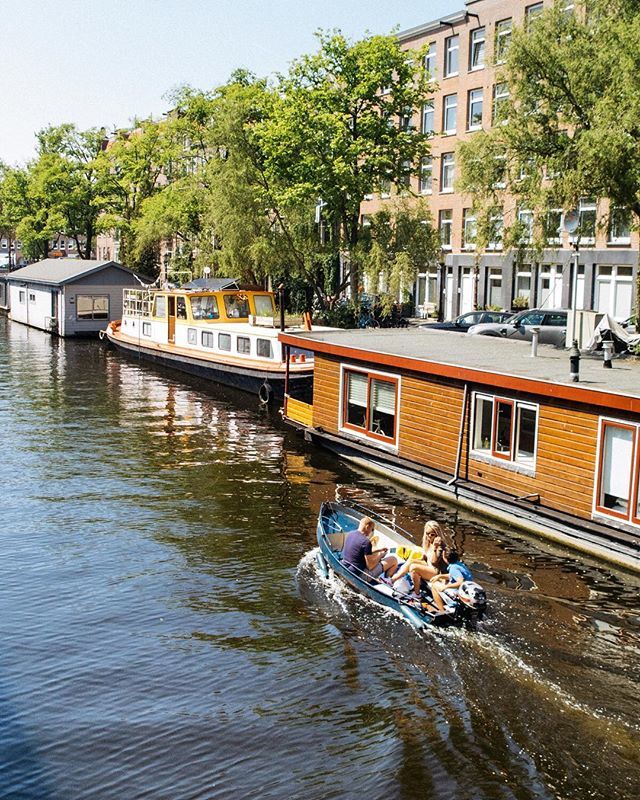 It's getting sunny again!☀️Who's in for a boat ride trough the canals?💦 #amsterdam ift.tt/2KkpZl5