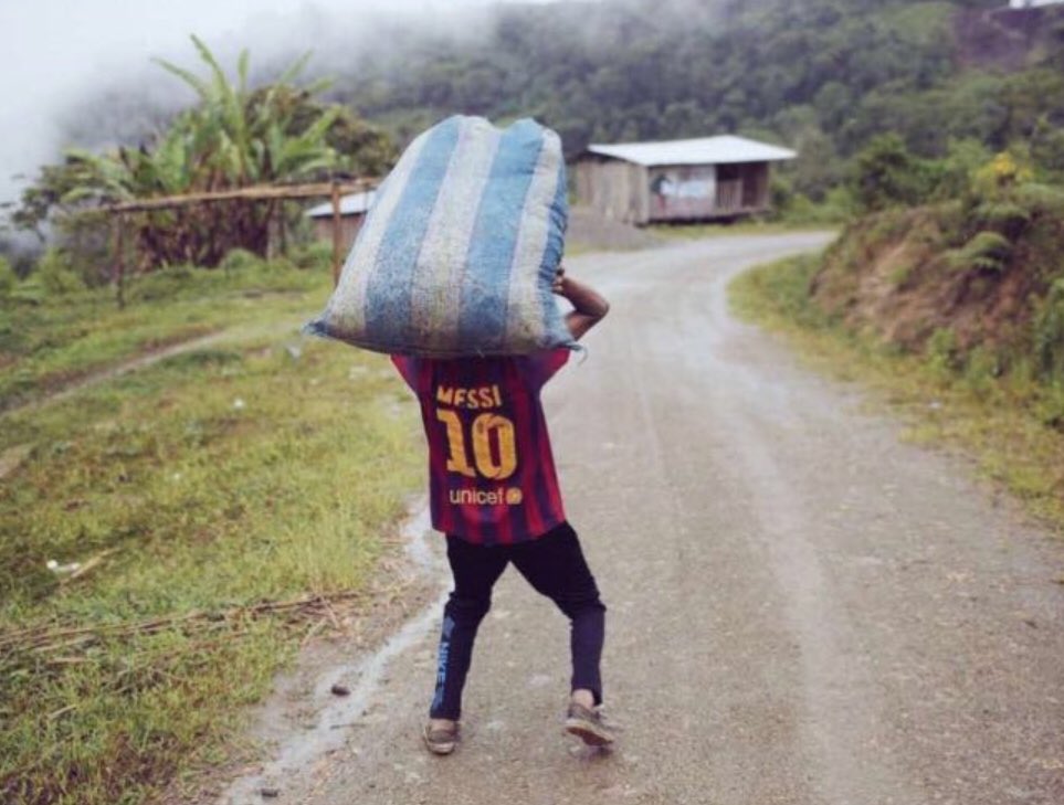 IbrahimSaleeh's tweet photo. بالضبط، هذا اللي سواه ميسي مع الأرجنتين.
#Messi_10
#الارجنتين_نيجيريا https://t.co/lJUbCQj7Ah