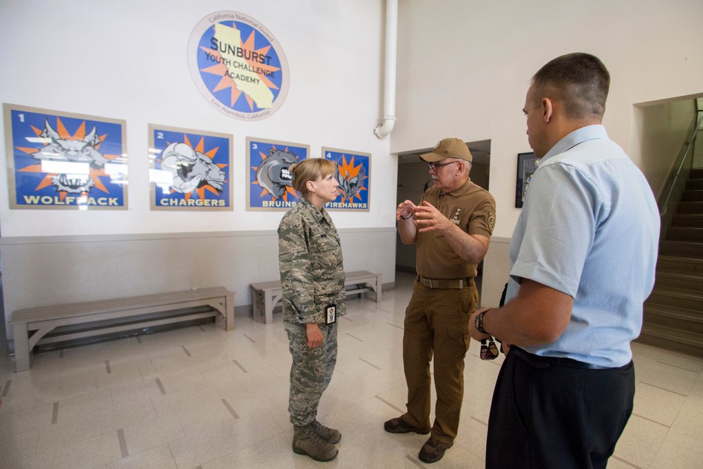 TheCalGuard's tweet photo. California State Military Reserve Col. Denise Varner, director of the California National Guard's @iamsunburst1 talks with Colonel-General Sergii Larovyi, Ukraine First Deputy Minister of Internal Affairs, about Sunburst during his tour of @JFTBLosAl, Monday. @NGYFoundation https://t.co/JH7YXUiSQ0