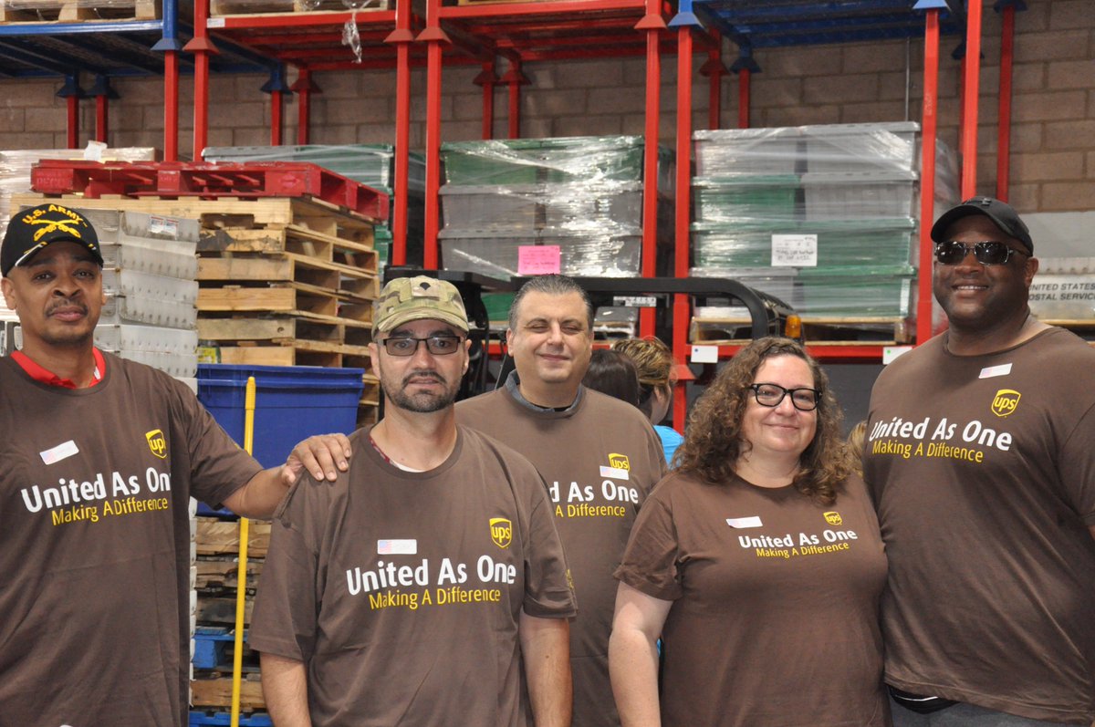 OpGratitude's tweet photo. Thank you @SF_Twilight @VanNuysTwilight @SouthCalUPSers for volunteering at #OperationGratitude! We're grateful for your hard work and support! #giveback #TogetherUPS https://t.co/MmngGvkGMZ