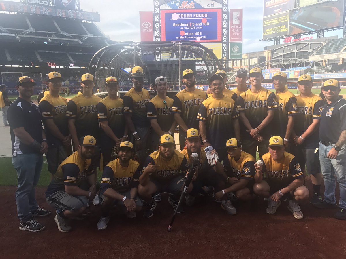 As BP prepares to wrap up, <a href="/QCC_CUNY/">Queensborough | CUNY</a> snapping a quick team shot on the field at <a href="/CitiField/">Citi Field</a>! <a href="/Mets/">New York Mets</a> <a href="/CUNYCOSA/">CUNYCOSA</a> <a href="/CUNY/">The City University of New York</a> <a href="/NJCAA/">NJCAA</a> <a href="/njcaaregion15/">njcaaregion15</a> #CUNYAC #TheCityPlaysHere