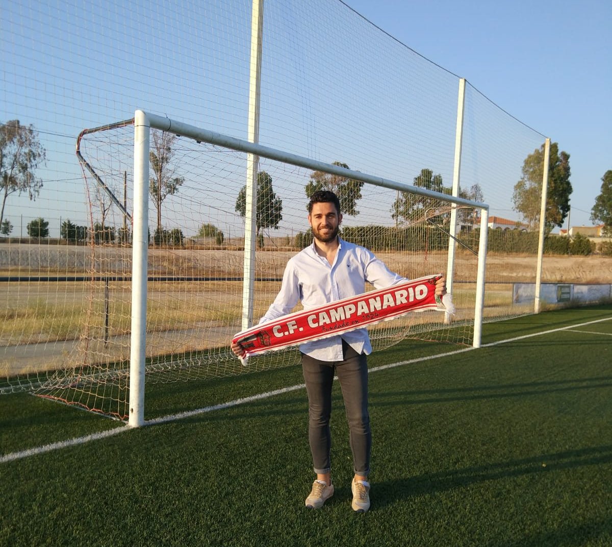 CFCAMPANARIO's tweet photo. #RENOVACIONES:
Nuestro guardameta Isi (@isitena) y nuestro centrocampista Juan Cabanillas (@juan291996) continuarán defendiendo el escudo del @CFCAMPANARIO una temporada más.
#VamosCampa https://t.co/i2xjdeb2wZ