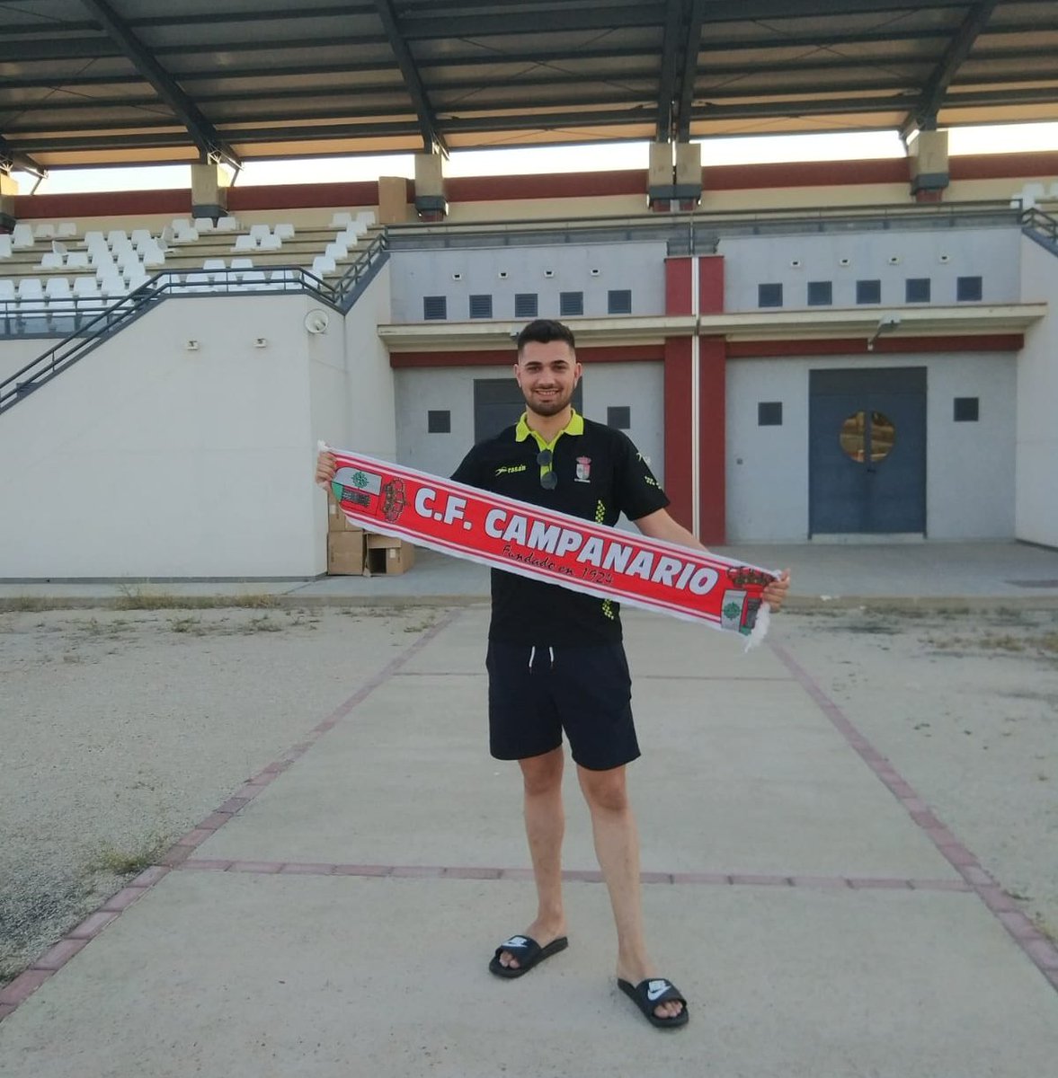 CFCAMPANARIO's tweet photo. #RENOVACIONES:
Nuestro guardameta Isi (@isitena) y nuestro centrocampista Juan Cabanillas (@juan291996) continuarán defendiendo el escudo del @CFCAMPANARIO una temporada más.
#VamosCampa https://t.co/i2xjdeb2wZ