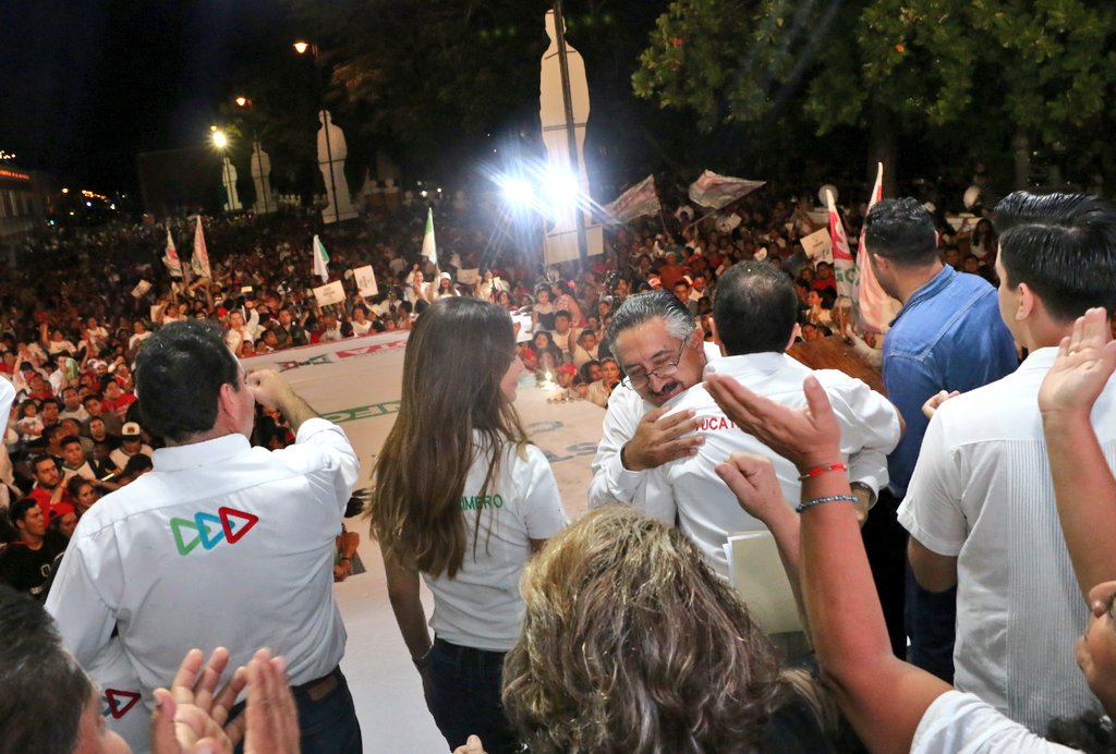 LeonelEscA's tweet photo. ¡Gracias a los 10,000 vallisoletanos que me acompañaron al gran cierre de campaña! El objetivo es muy claro: ganar la elección y abrir las puertas del palacio municipal de Valladolid para todos ¡Juntos lo vamos a lograr! https://t.co/YQMK2D12G6