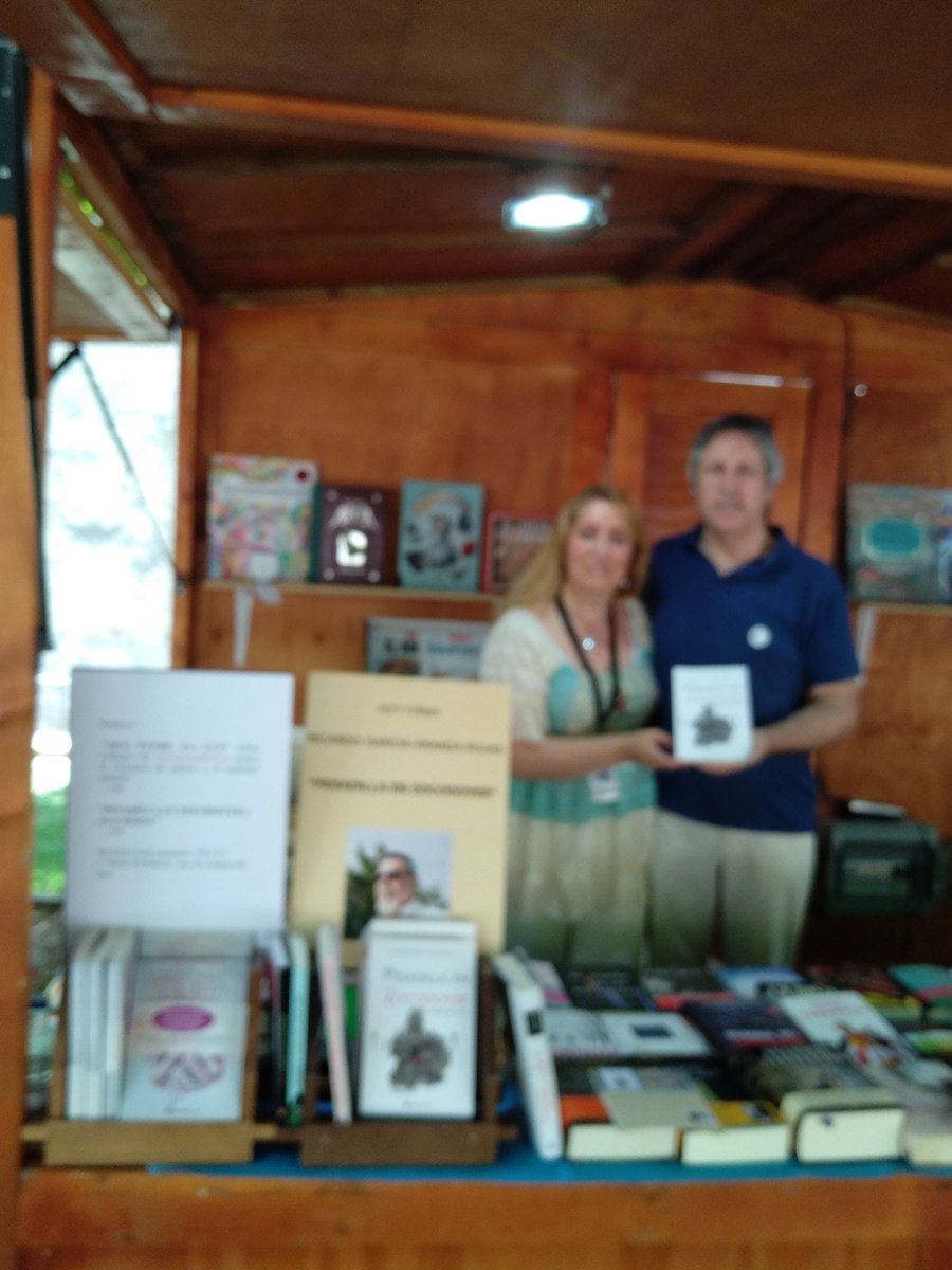 rgarciaaranda's tweet photo. #Leibros Editorial.
Y Radio Universo Literario
Magnifica presencia en la Feria del libro de CUELLAR.
Millones de gracias.
Y a Librería Carbajo, que ahora acoje a mi Pesadilla en #Zocodover, también infinitas gracias. https://t.co/IHDXzCjWZT