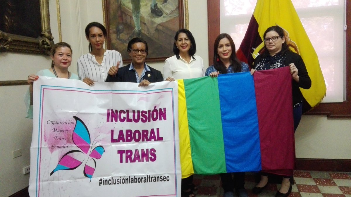 Mariasolecita's tweet photo. Representantes Glbti mantuvieron reunión con @DianaCoelloJ de @GoberdelGuayas para definir detalles logísticos del evento por el Día del Orgullo Glbti 🌈🌈 @marialevicuna @Vice_Ec @GinaGodoyAndrad @gislennez @victorhcarreno @CIgualdadGenero @TransXObjetivos https://t.co/BHhZh1NUGj