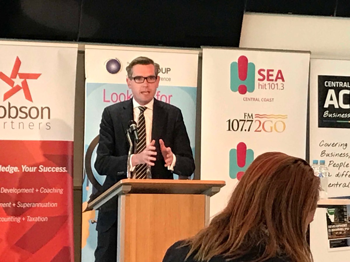 ScotMacDonald1's tweet photo. ⁦@Dom_Perrottet⁩ addressing ⁦@CCNSWBC⁩ on the 2018 State Budget.
Focus on strong financial management including supporting Coastie businesses.
Bit of gratuitous promotion by ⁦@2GOFM⁩ in the background https://t.co/hmg6c2YJEp