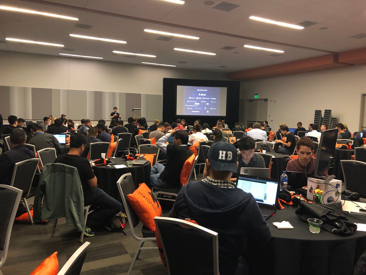 iotex_io's tweet image. Amazing day of panels and booths! Our co-founder @qevanguo gave an opening speech today at the @dorahacks Blockchain for Future Hackathon. The IoTeX team is also hard at work participating in this hackathon. 💪

#BlockchainConnectConference