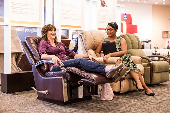 FurnitureToday's tweet photo. Power function creating buzz: “USB ports, Bluetooth function, power headrests and lumbar support — it’s giving excitement to home furnishings.” https://t.co/RFCP7WLevG

#powermotion #recliningfurniture #homefurnishings #USB #Bluetooth #furniture https://t.co/lElKxC1TpE