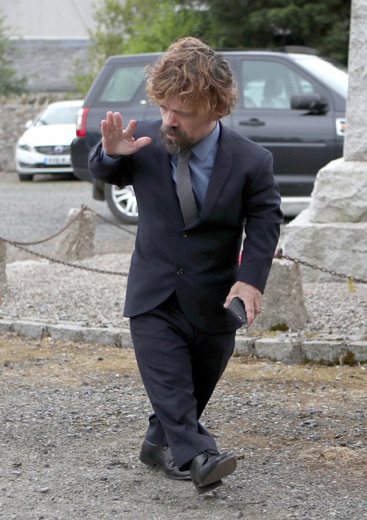 WesterosiRaven's tweet photo. The resemblance is uncanny #DontEatTheHelp #GoTWedding https://t.co/q8dQmKzAoe