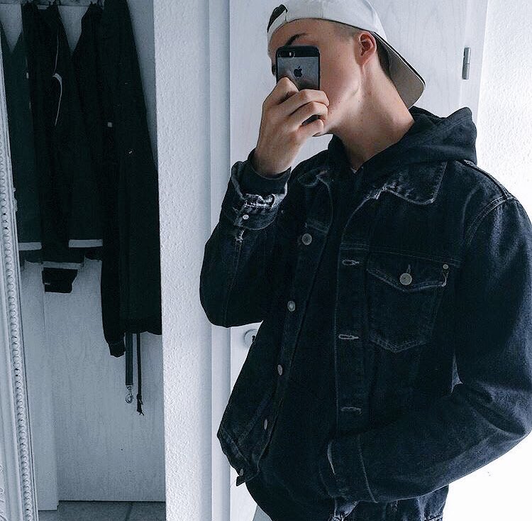 mxserables's tweet image. ✦ New start, new fake.
✦ Need new friends.                                    ‘some people will hold your hand, just to push you off a cliff.’