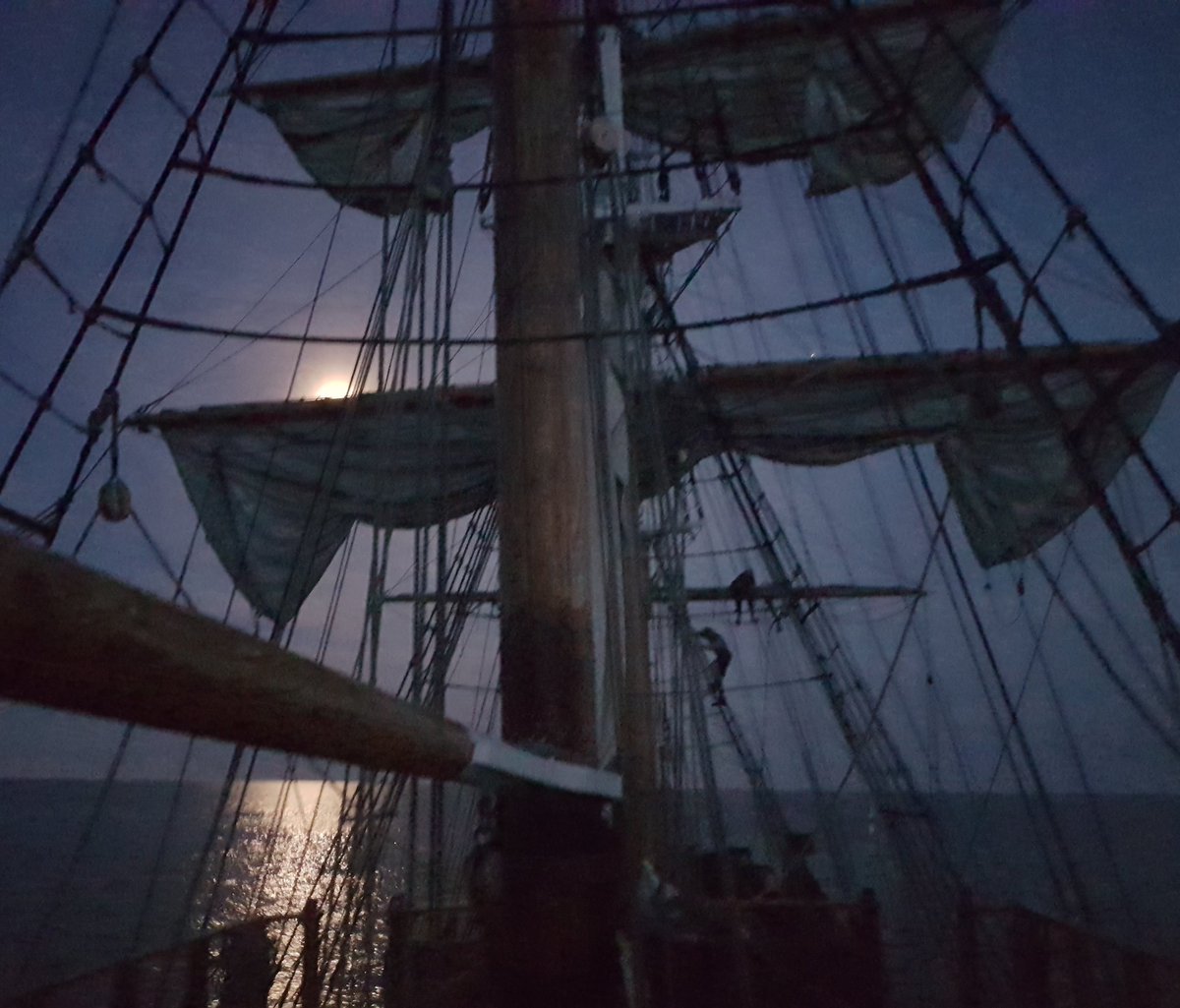 Square_Rigger's tweet photo. We're in Falmouth for the night. The moon was lighting the way! 🌚 
#earlofpembroke #tallship #squarerigger #sailing #boatlife #fullmoon #falmouth https://t.co/yeIGYe3lbo