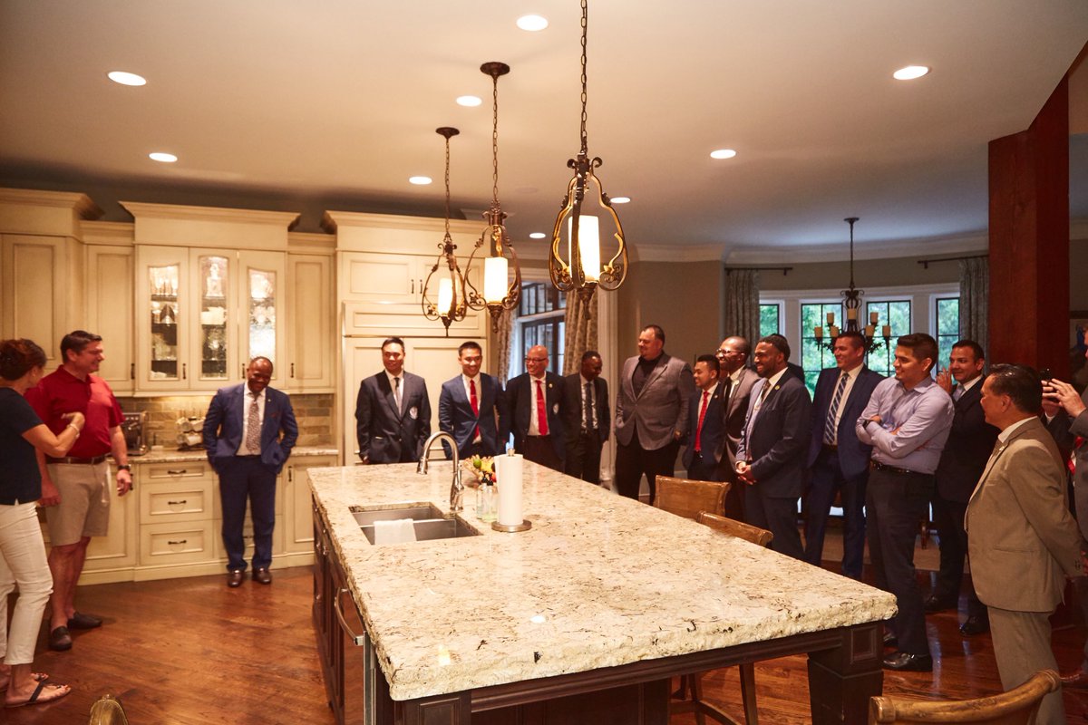 dipaola_joe's tweet image. Von and I enjoying a great evening with @EricOlsonWFG and team! Welcome to Georgia #WFG #EvolveWithWFG