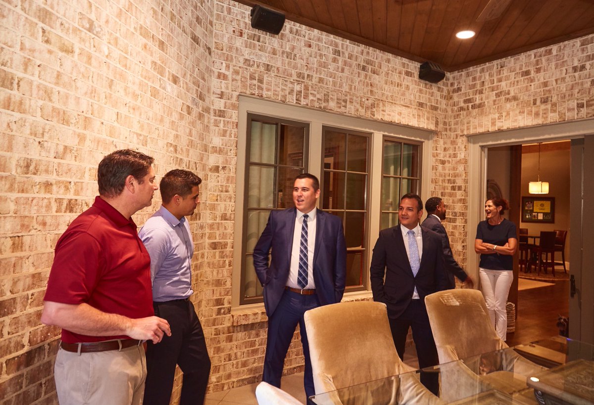 dipaola_joe's tweet image. Von and I enjoying a great evening with @EricOlsonWFG and team! Welcome to Georgia #WFG #EvolveWithWFG