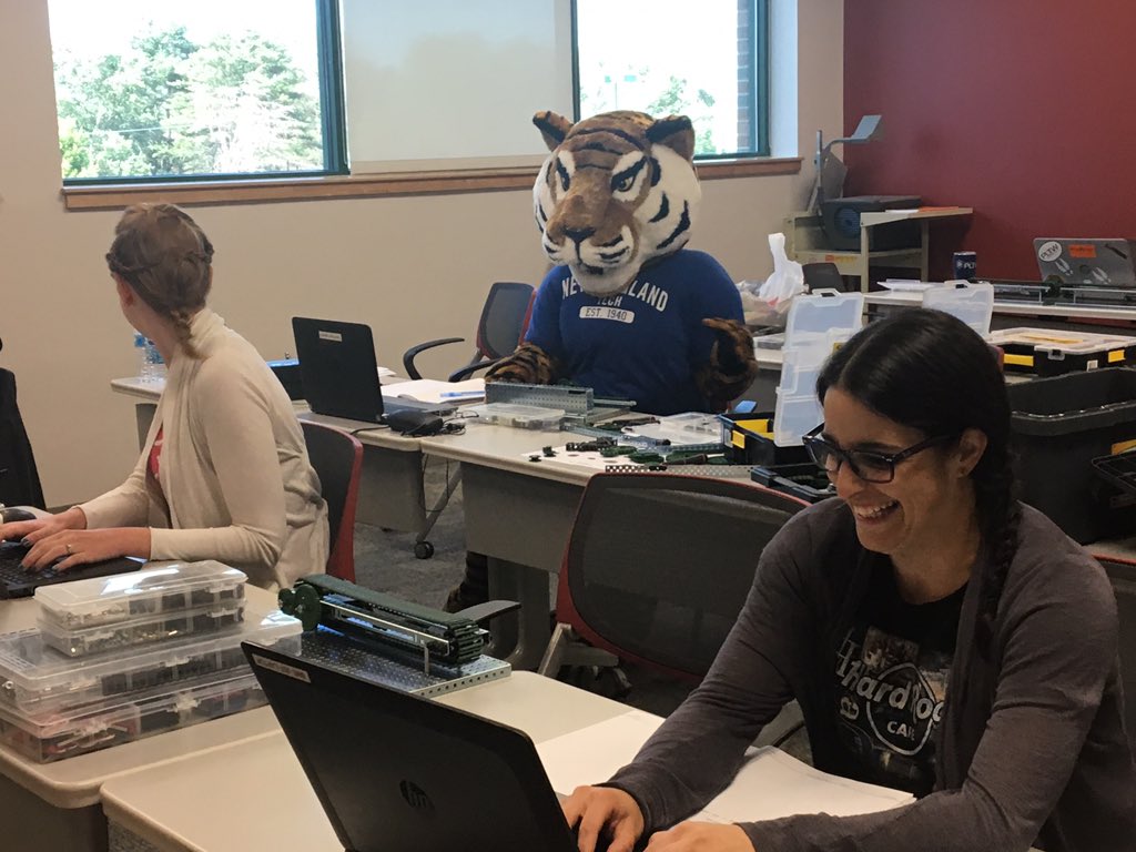 suzanne_snow's tweet image. Can the @NEInstituteTech Tiger build a @VEXRobotics kit &amp;amp; program with #robotC ? 👍🏼 Develop a mobile App with @MITAppInventor? ✔️Save the tiger from @PLTWorg #Launch? 👏🏽Yes thanks to the awesome PLTW Master Tt and Ss attending Core Training in Rhode Island! ☀️🍎#PLTWCT18