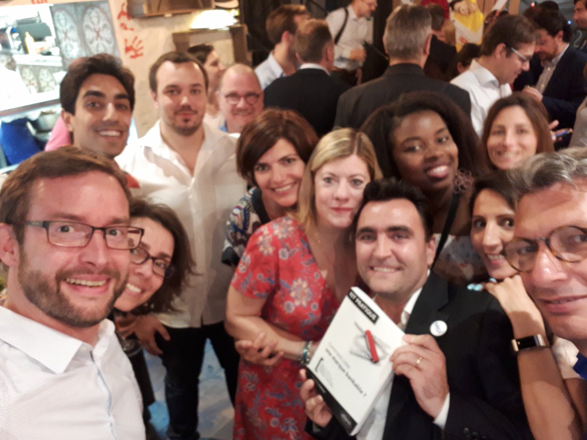fxgoudemand's tweet photo. Merci pour cette très belle soirée Alumnis #MBAMCI et pour toutes ces rencontres avec les pros du marketing digital.
Specials thanks to @thierry_pires @RedonEva22 & @alexandre3h33
#marquebankable #branding 📖 📣 https://t.co/v82UTHCA4z