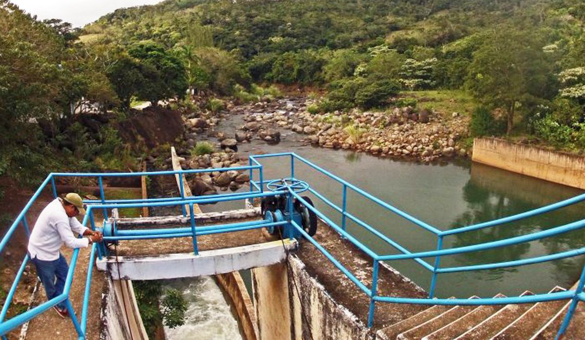 CoatzaDigital's tweet photo. Denuncian fuga masiva en ducto de la presa Yuribia, 85 ejidatarios afectados
https://t.co/cRJUJEqWJa
#PresaYuribia #Fuga #Comparte #CoatzaDigital https://t.co/fJs63ZegKx