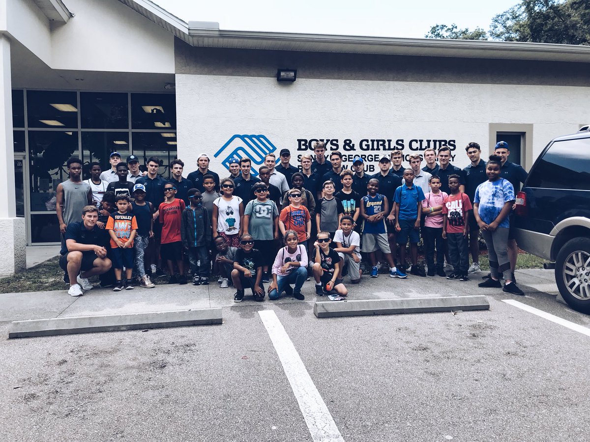 TBLightning's tweet image. Awesome day with our friends at @bgctampa in Riverview to get #BoltsDevCamp started off right. ⚡️🏒