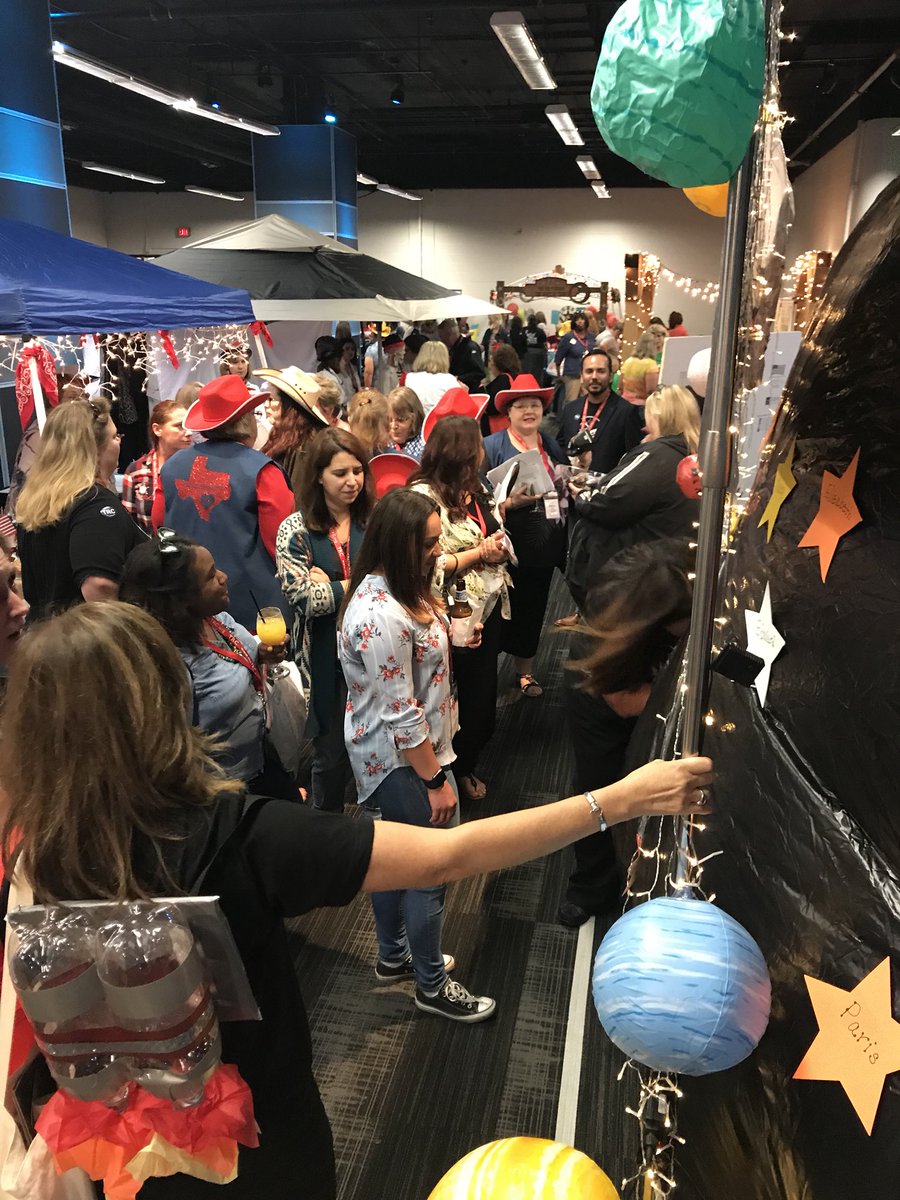 Region4Science's tweet photo. There’s a line! #TRC2018 Explore the escape planetarium with Region 4. https://t.co/vhMUOLxHyA