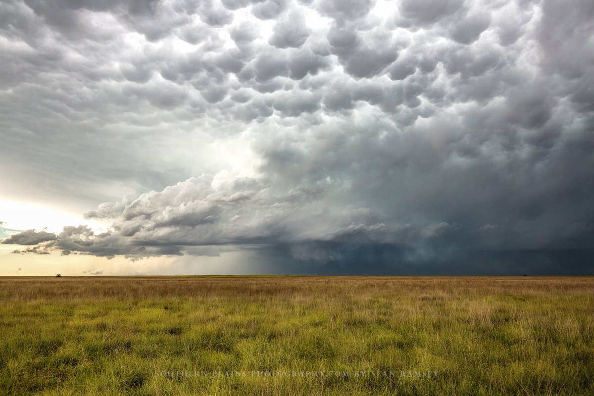 StormHour's tweet photo. Stormy scenery from western Kansas on Friday ~ Thanks to Sean Ramsey @seanramseySPP #StormHour https://t.co/IELXxqORNO
