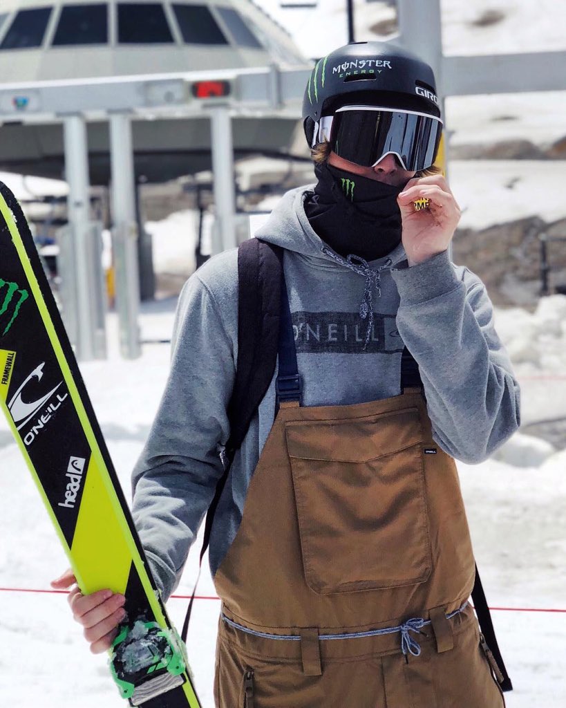 .<a href="/EvanMcEachran/">Evan McEachran</a> is back in the saddle in Whistler. Time to shred!