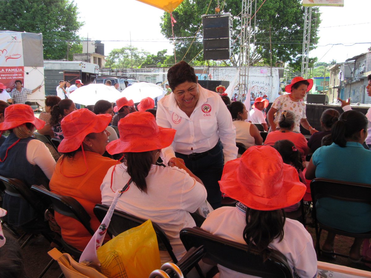 LetiBeltranC's tweet photo. Impulsare el programa "Uniendo Familias Jiutepequenses" para unir a las familias que han sido separadas de sus seres queridos por más de 15 años a causa de la migración.
#MujerDePalabra
#JuntosLoVamosALograr
#Jiutepec https://t.co/VSq04FSBUC