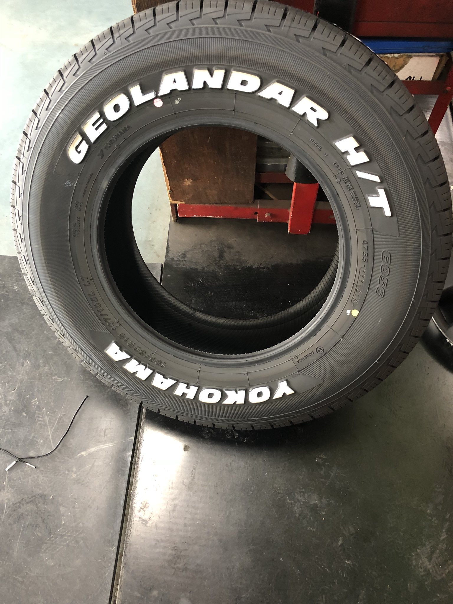 ◇ヨコハマ ホワイトレター 195/80R15LT 4本 ハイエース・キャラバン