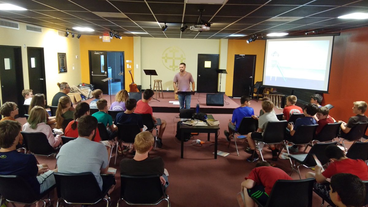 students_wbc's tweet image. Another great night of worship with high schoolers and teaching from Zach Brackett! Thank you, Zach, for sharing about Godly dating relationships!