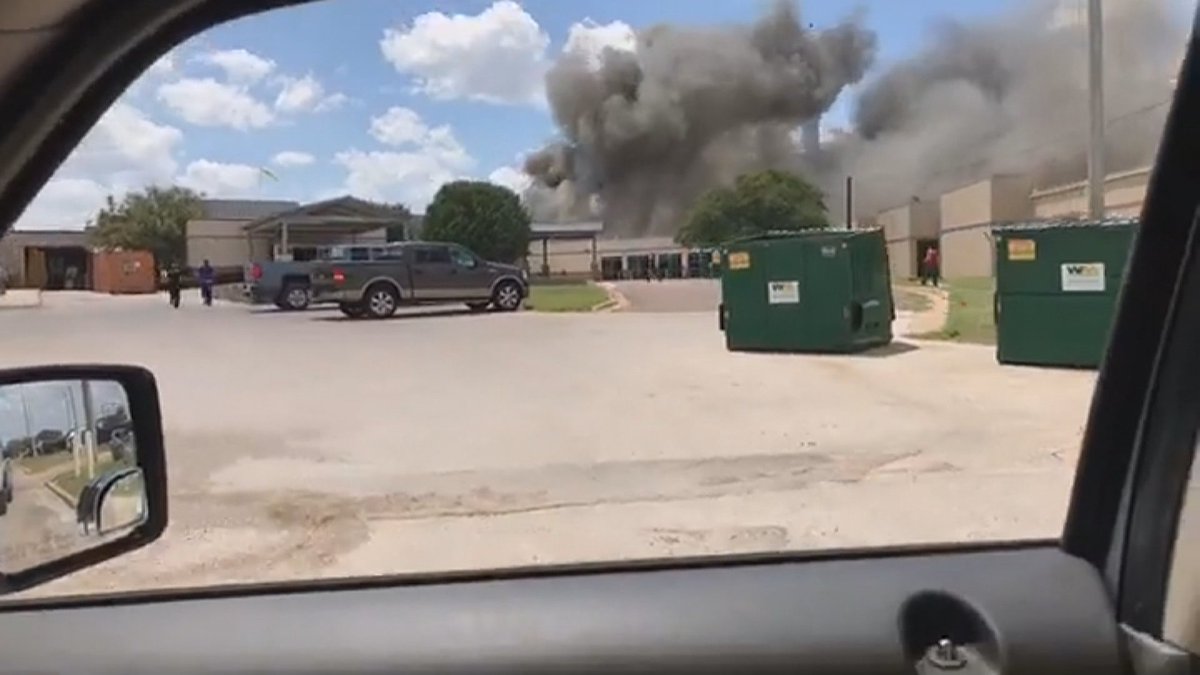 Blast at Texas hospital campus kills 1, injures others bit.ly/2lFVI2h https://t.co/R0aPmus20z