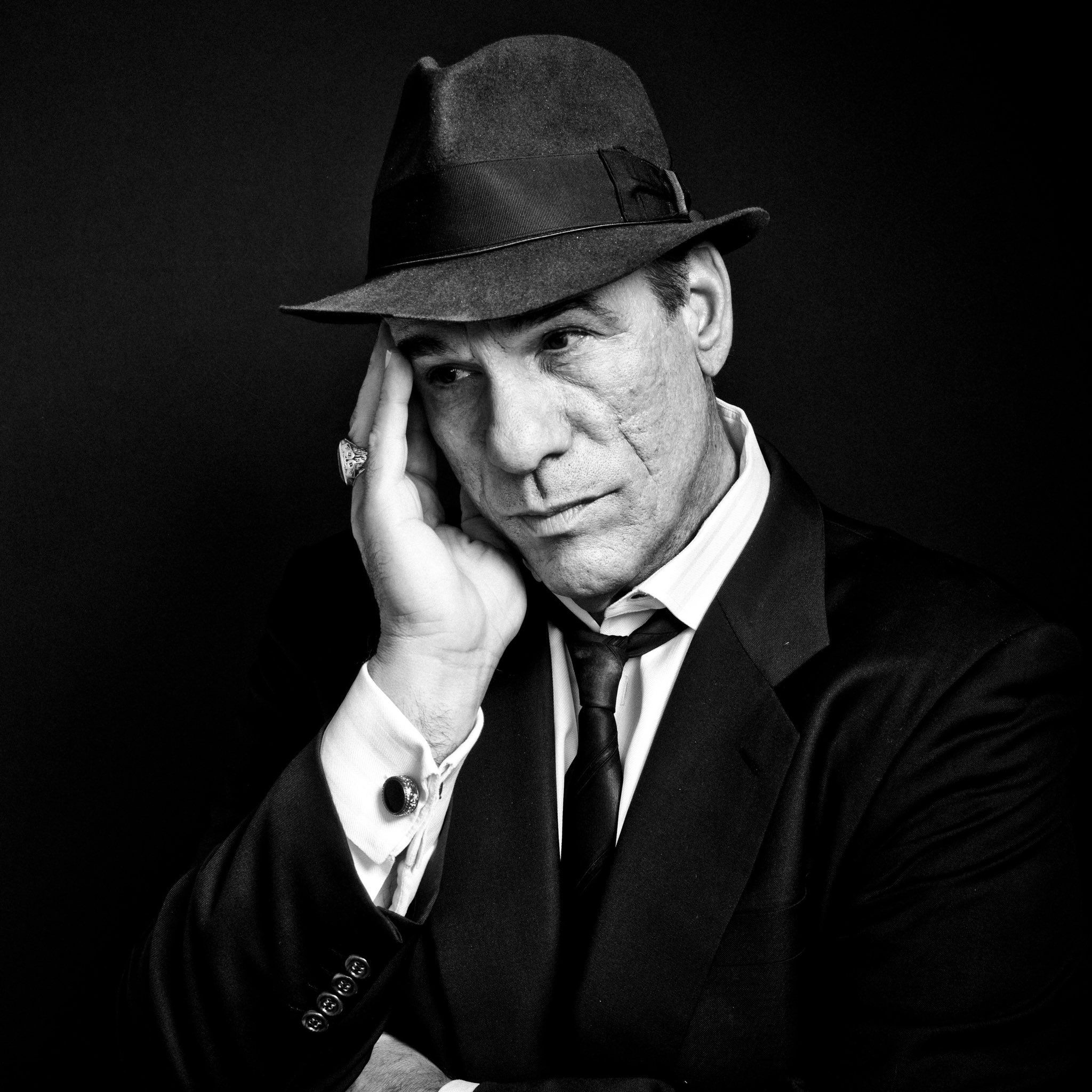    We wish a very happy birthday to Robert Davi! ¡Feliz cumpleaños Sr. 