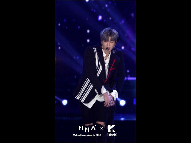 enwoo9's tweet photo. Wanna One (워너원)의 [MMA X 1theK] 워너원 'Beautiful' - 강다니엘 직캠 - 감상해보세요.  https://t.co/5DA9IeBbTc #Melon https://t.co/KlywoQiuJB