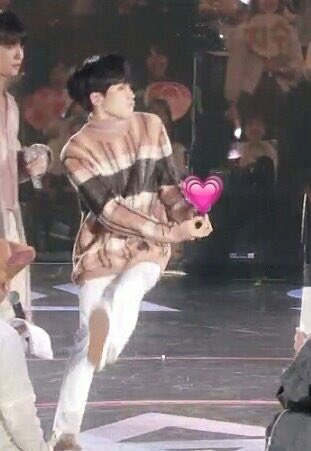 kmgsoftbot's tweet photo. thank you so much for 1.4k! i seriously don’t deserve it :((( i will try and post lots of edits now as well as in the future! please look forward to it and thank you for the support :(( https://t.co/oOQHva8znX