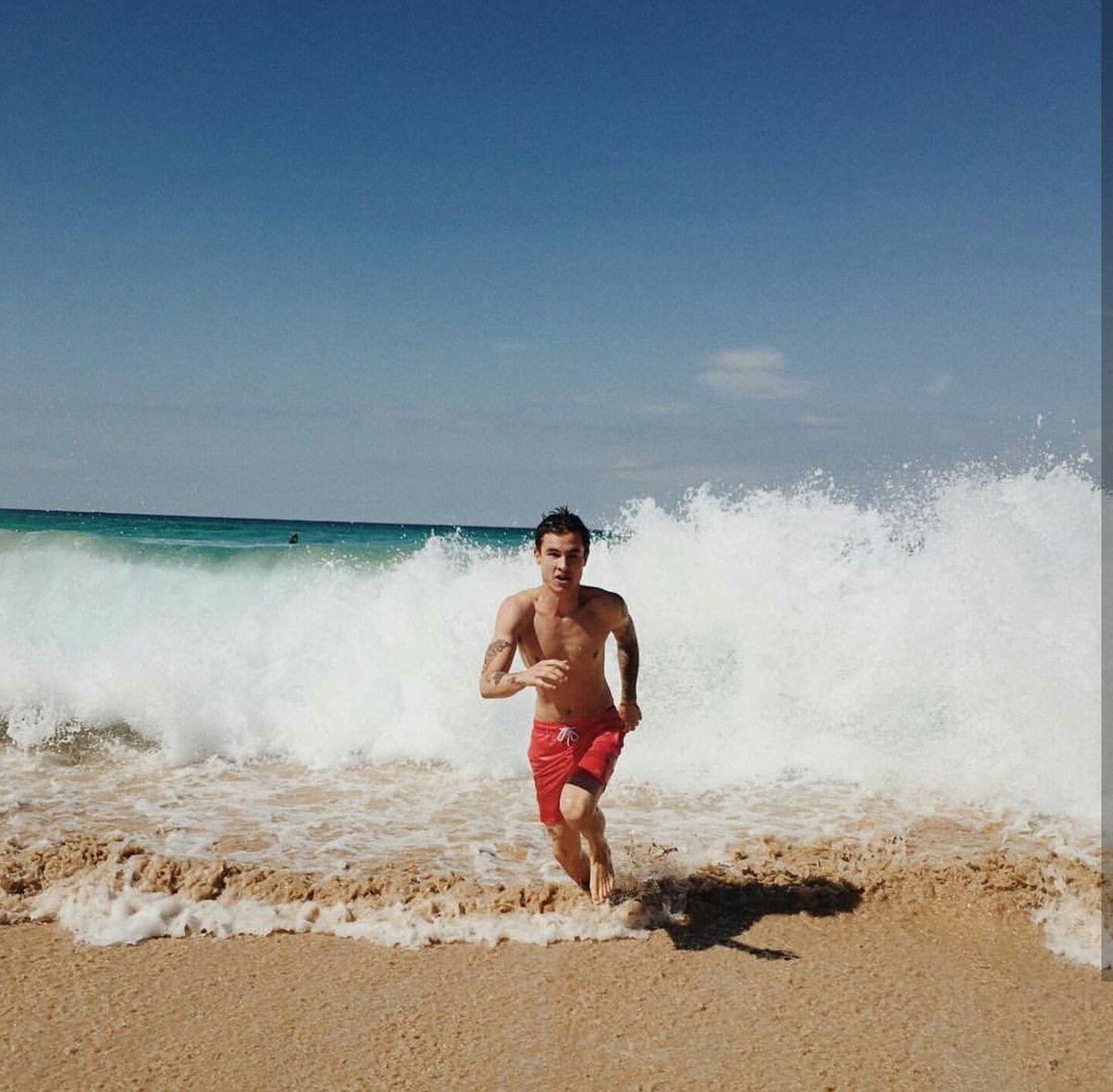 notetokian's tweet image. who did it better?