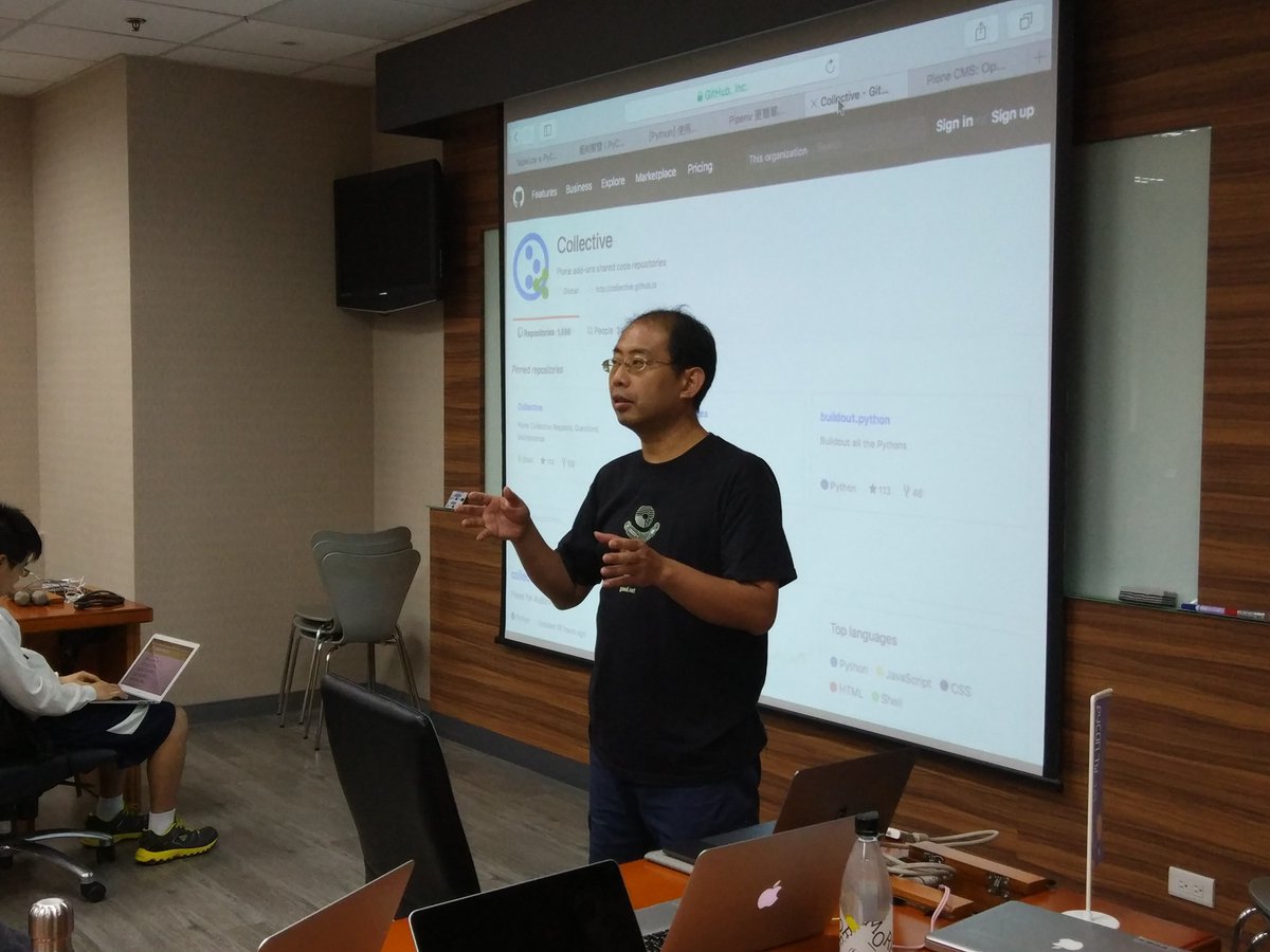 l34marr's tweet photo. Our room is filled with attendees for the #pycontw2018 sprint. https://t.co/LVDfgCQ3SM