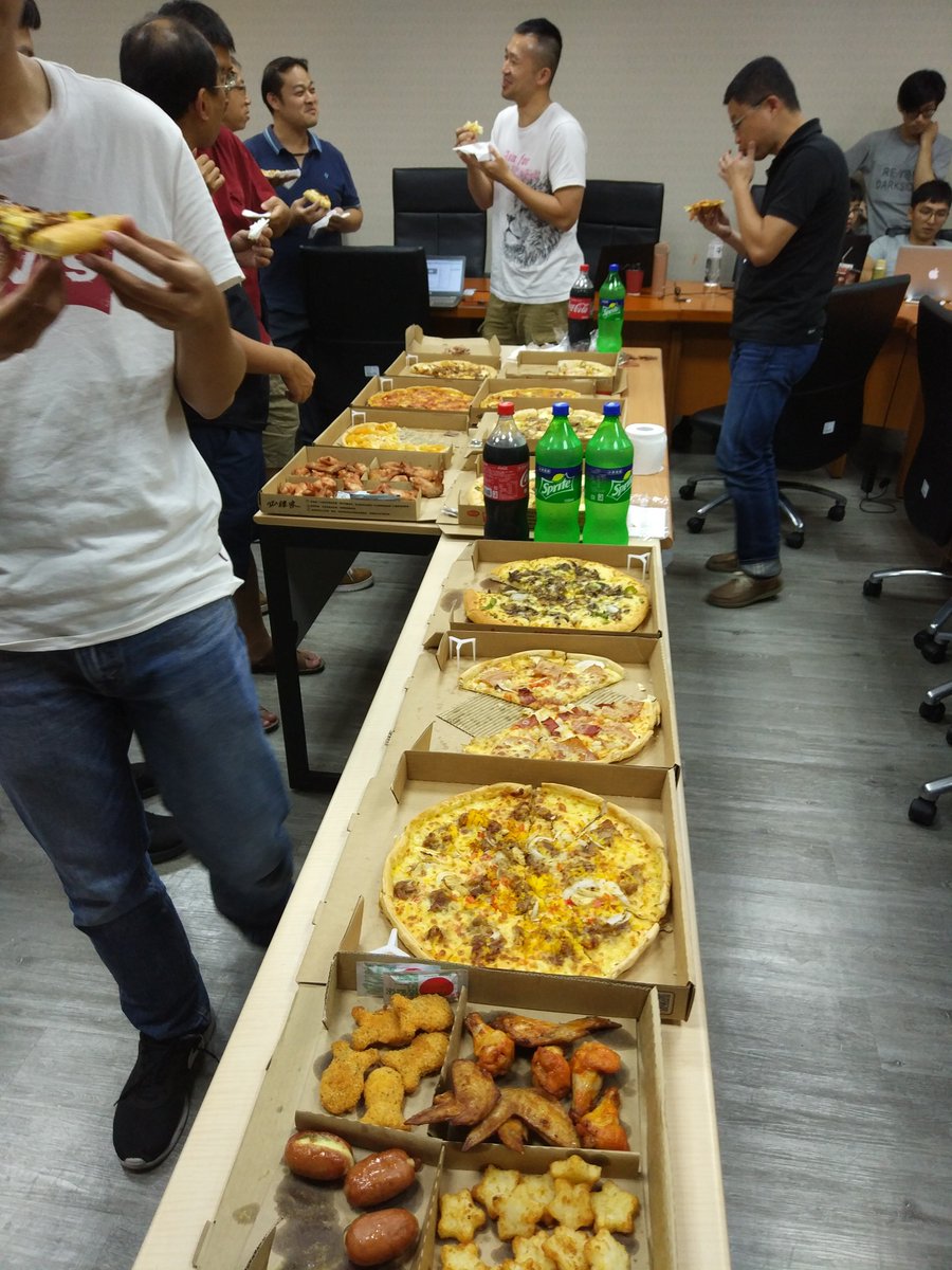 l34marr's tweet photo. Our room is filled with attendees for the #pycontw2018 sprint. https://t.co/LVDfgCQ3SM