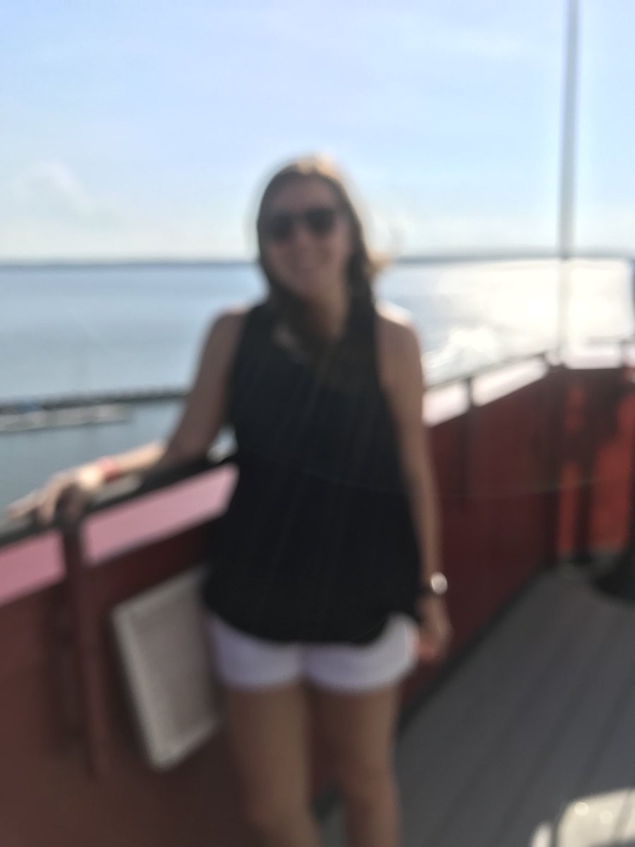 ambera97's tweet image. When you ask your mom to take a pic of you