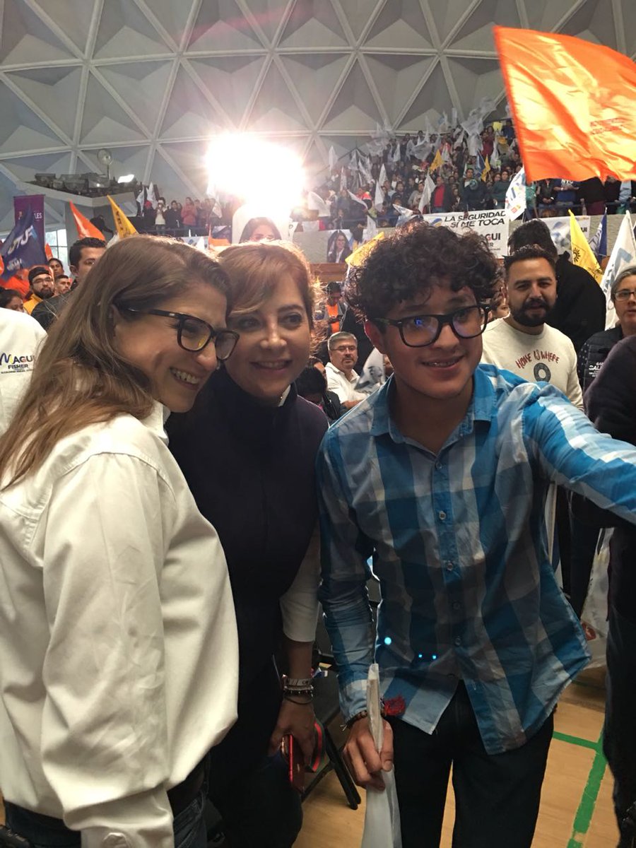 alexalba's tweet photo. En Miguel Hidalgo, el 1° de julio ganará @AccionNacional por qué demostramos que trabajamos en equipo @gabysalido - @maguifisher y así, todos ganamos #MaguiGanaMH porque #MaguiSíSabe así que no lo olvides #VotaPAN #VotaXAnaya https://t.co/pB73yvHqCu