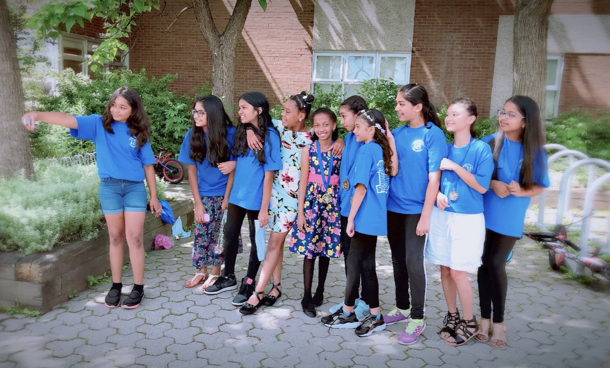 aanushah's tweet photo. Making Memories and Leaving their Footprint behind at @KingswoodDrivePublicSchool #bestschoolonplanet #Kingswoodkinder to #Grade5Graduation
#Proudmoment
#HappyDay https://t.co/2QTBaDJBPK