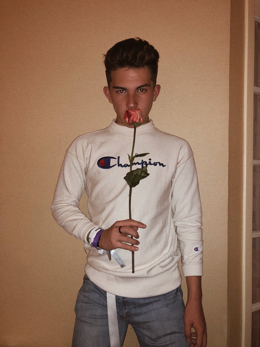 billlyyy11's tweet image. rt and i’ll fuck up ur avi for ya;););)