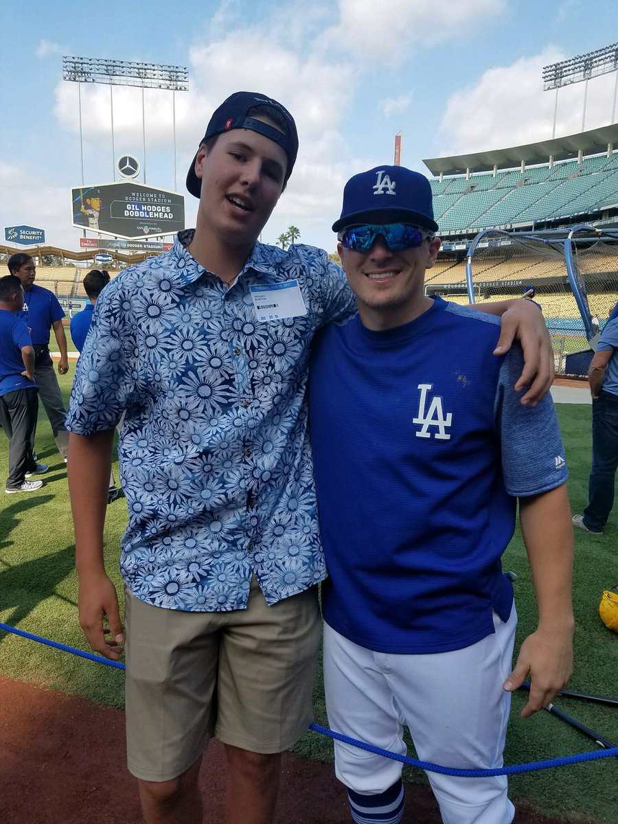 Wes55Burton's tweet photo. Bummed I couldn’t be there for my guy @kikehndez bobblehead night, but I’ve got a doctors note to excuse my absence! Although it kinda hurts! #RIPWisdomTeeth #NoDairyYesGluten https://t.co/dupe8imB5e