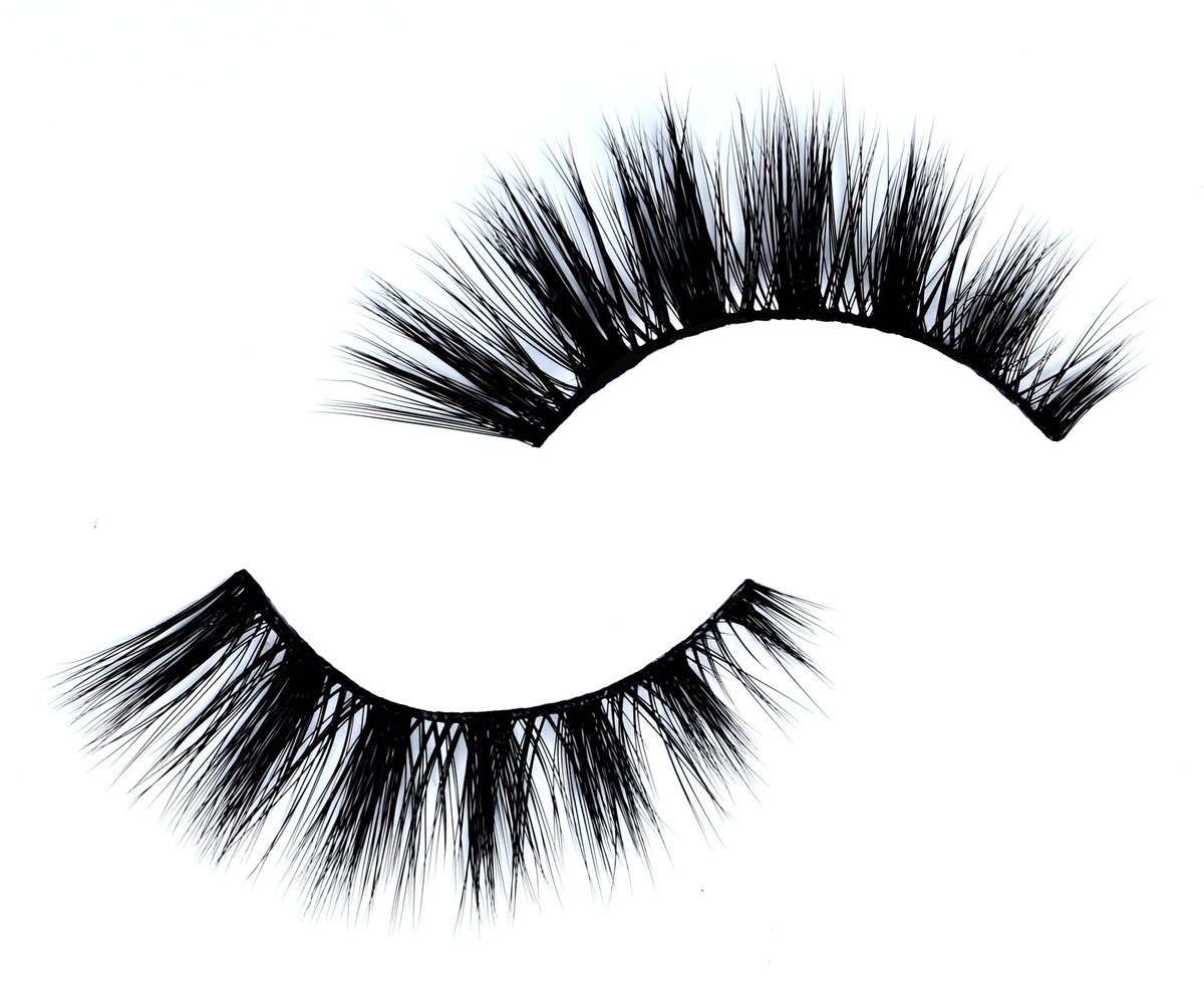 evylashandco's tweet photo. Lovely “Gin” from our Feather light lashes light, airy, and easy to apply!😍 #silklashes #evylashes #welovelashes #falsies #YouMakeBeautiful https://t.co/pF68p1yCzc