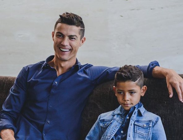 RedeSkyOficial's tweet photo. - pai quero ir pra casa jogar na Rede Sky
- filho olha meu cabelo
- mas pai acabaram de lançar The Bridge
- olha como meus dentes são brancos filho
- são 5 modos jogo disponíveis pai
- sou lindo https://t.co/L9eGRO10kM
