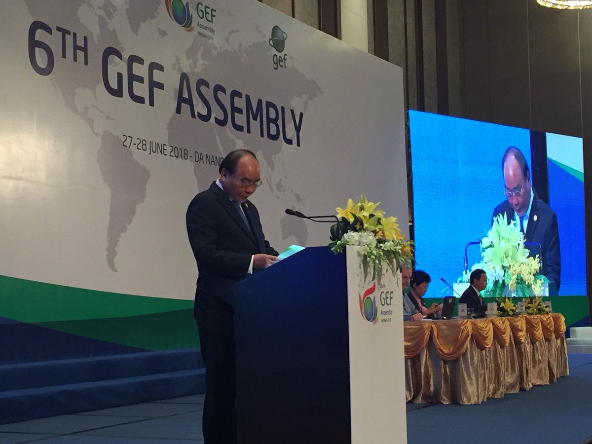 Prime Minister of #VietNam H.E. Nguyen Xuan Phuc delivers welcome address at 6th #GEFAssembly. Integrated solutions are needed to address global threats like #marineplastics and #biodiversity loss, and protect our planet 🌎