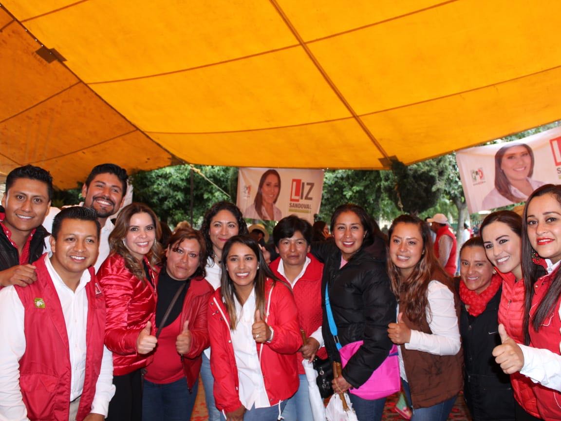 LauraBarreraF's tweet photo. Junto a @Blpalomares, asistimos al extraordinario cierre de campaña de mi muy querida @LizethSandovalC. Es un hecho, en #SanAntonioLaIsla ya decidieron por la experiencia y la capacidad de una mujer valiente y preparada, ¡vamos a ganar! 👏🏻👏🏻 https://t.co/aNliJFkt3K